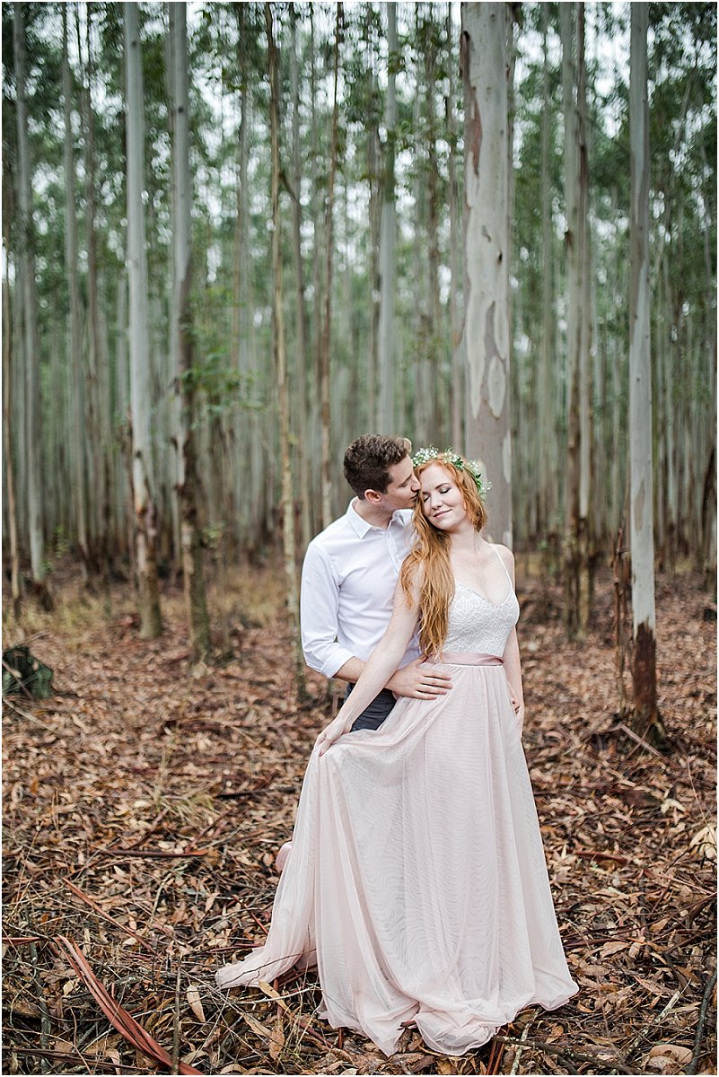 outdoor engagement photo ideas