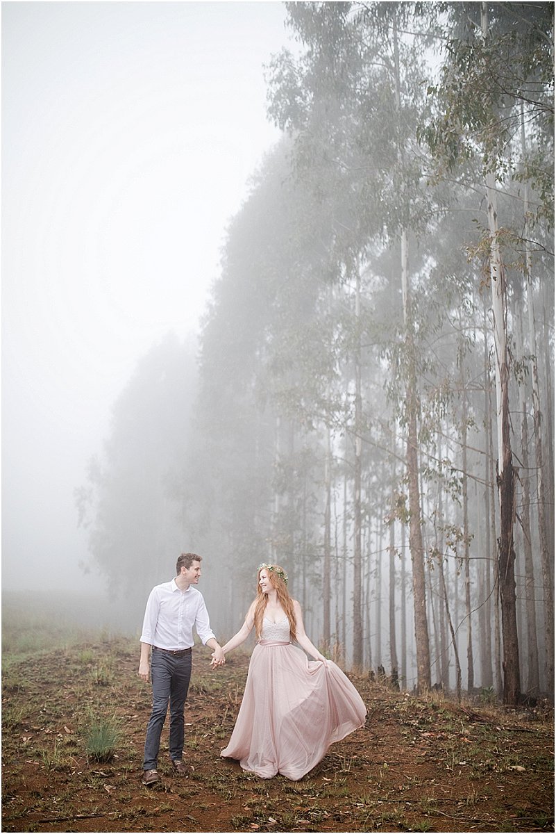 outdoor engagement photo ideas