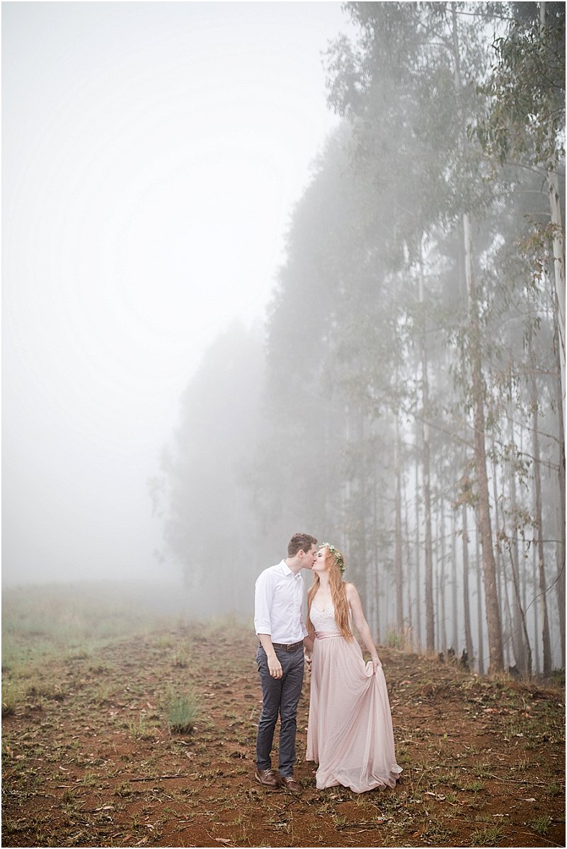 outdoor engagement photo ideas