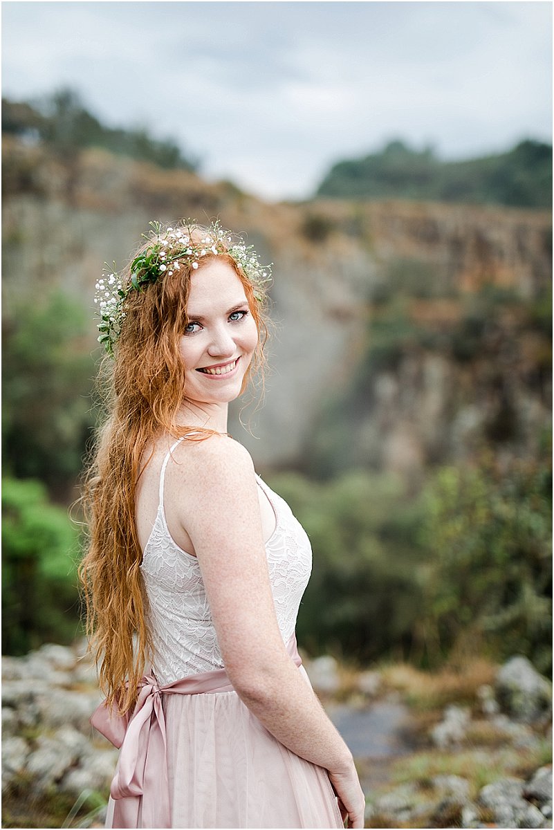 outdoor engagement photo ideas