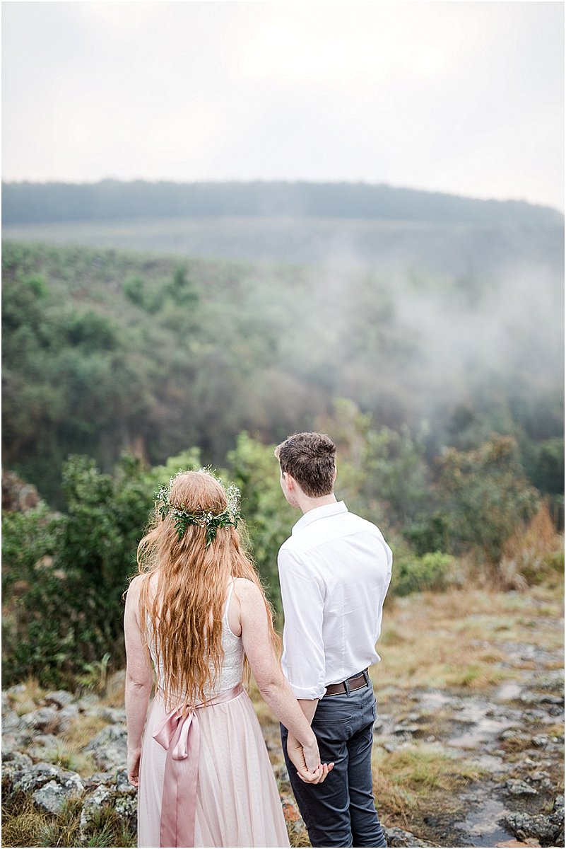 outdoor engagement photo ideas