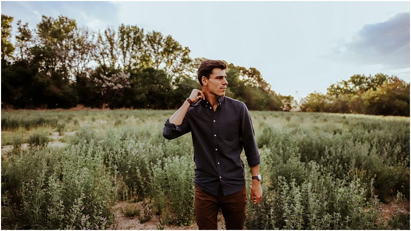 poses for men for engagement shoot