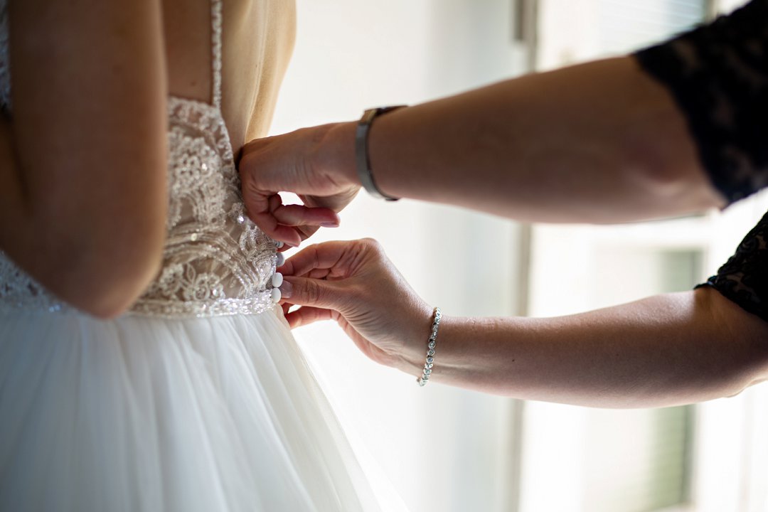 bride getting ready photography