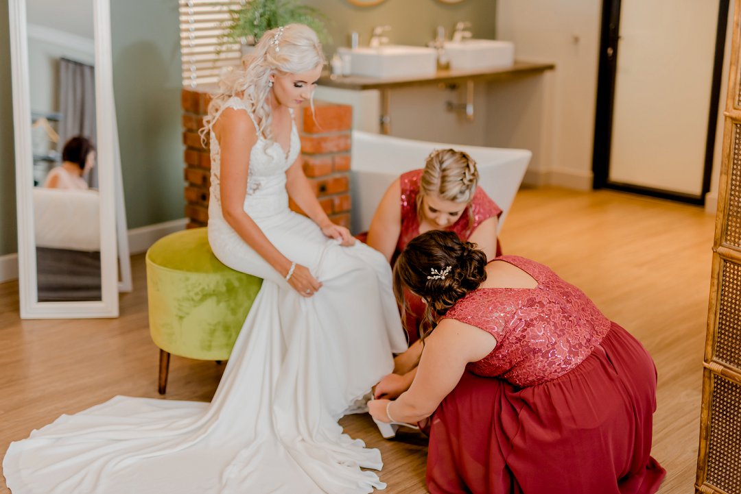 bride getting ready photos