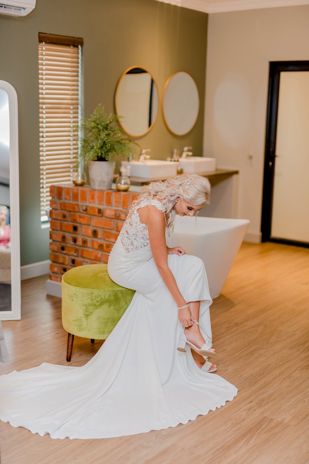 bride getting ready photos