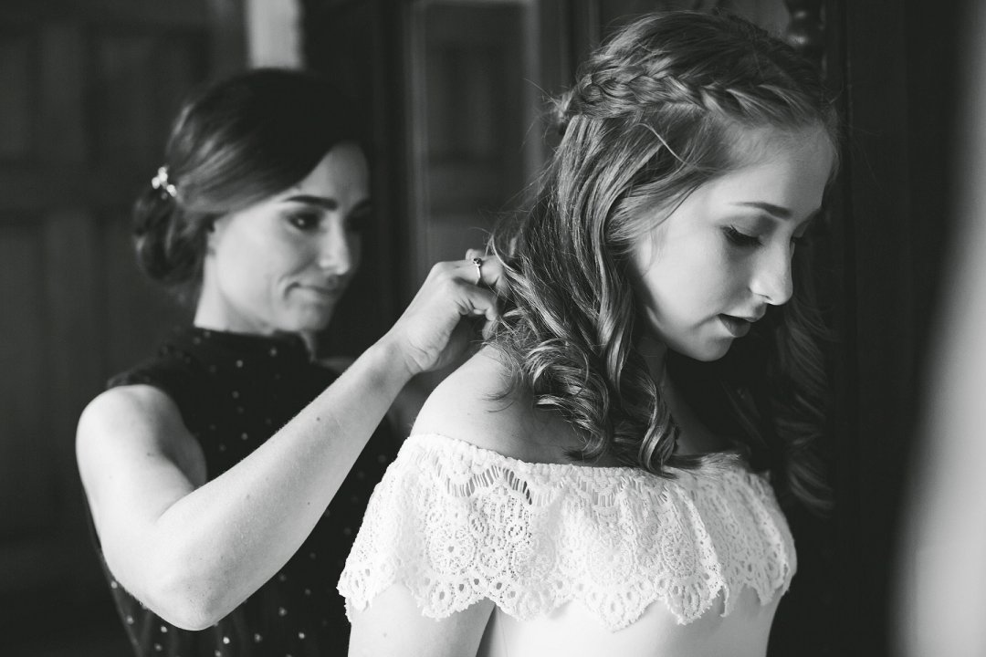 bride getting ready photos