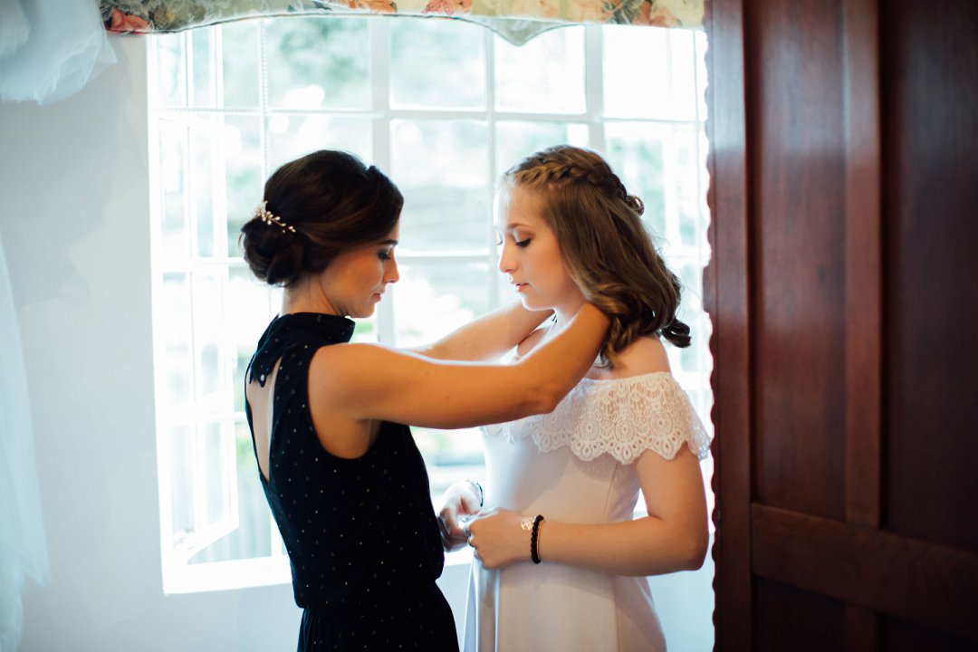 bride getting ready photos