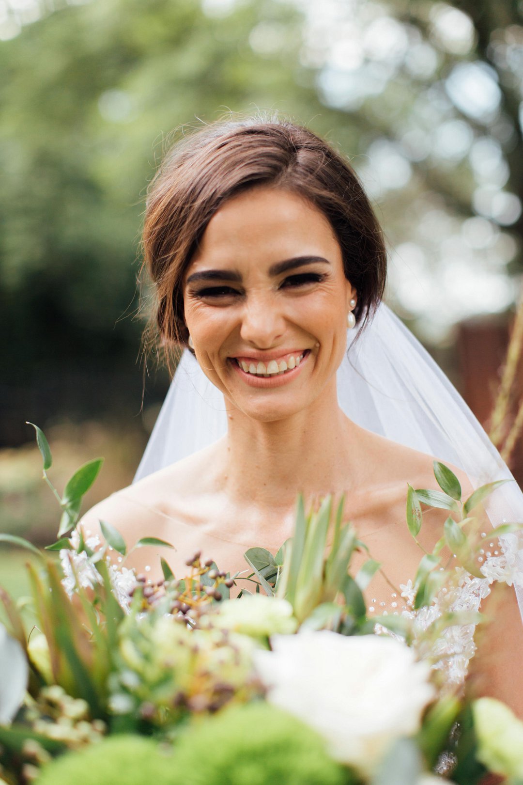 bride getting ready photos