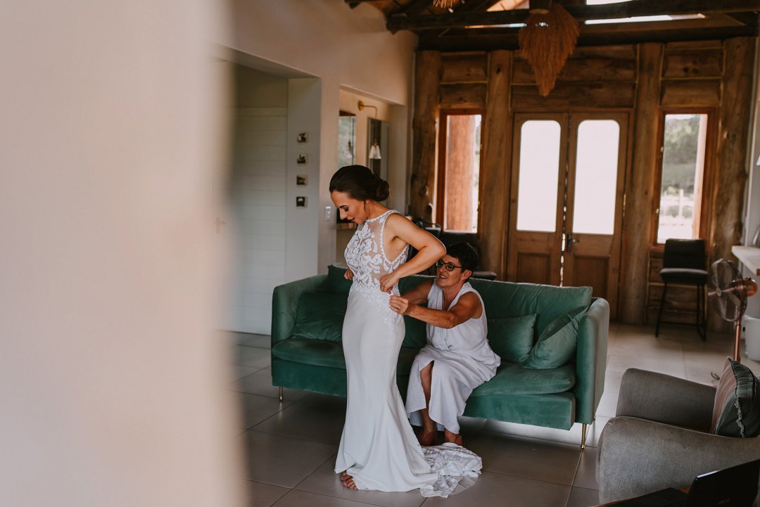 bride getting ready photos