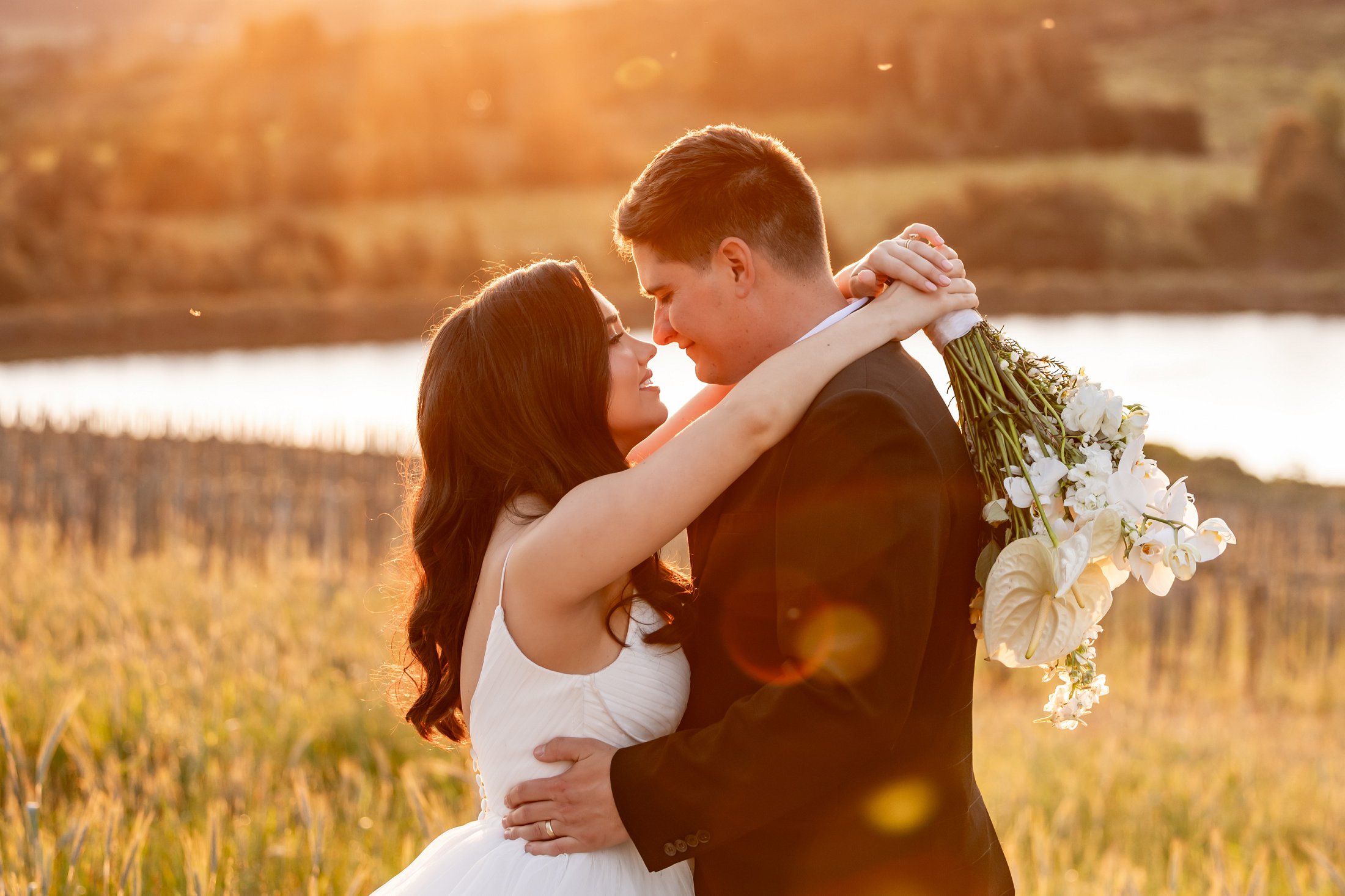 Wimpie & Anaïs se Betowerende Troue vol Liggies in die Breederiviervallei