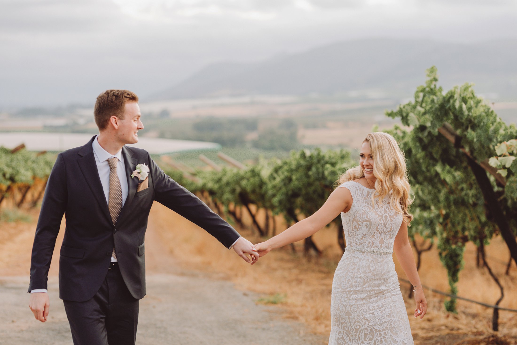 Nick & Mickayla se Romantiese Sjiek Troue in die Kaapse Wynlande